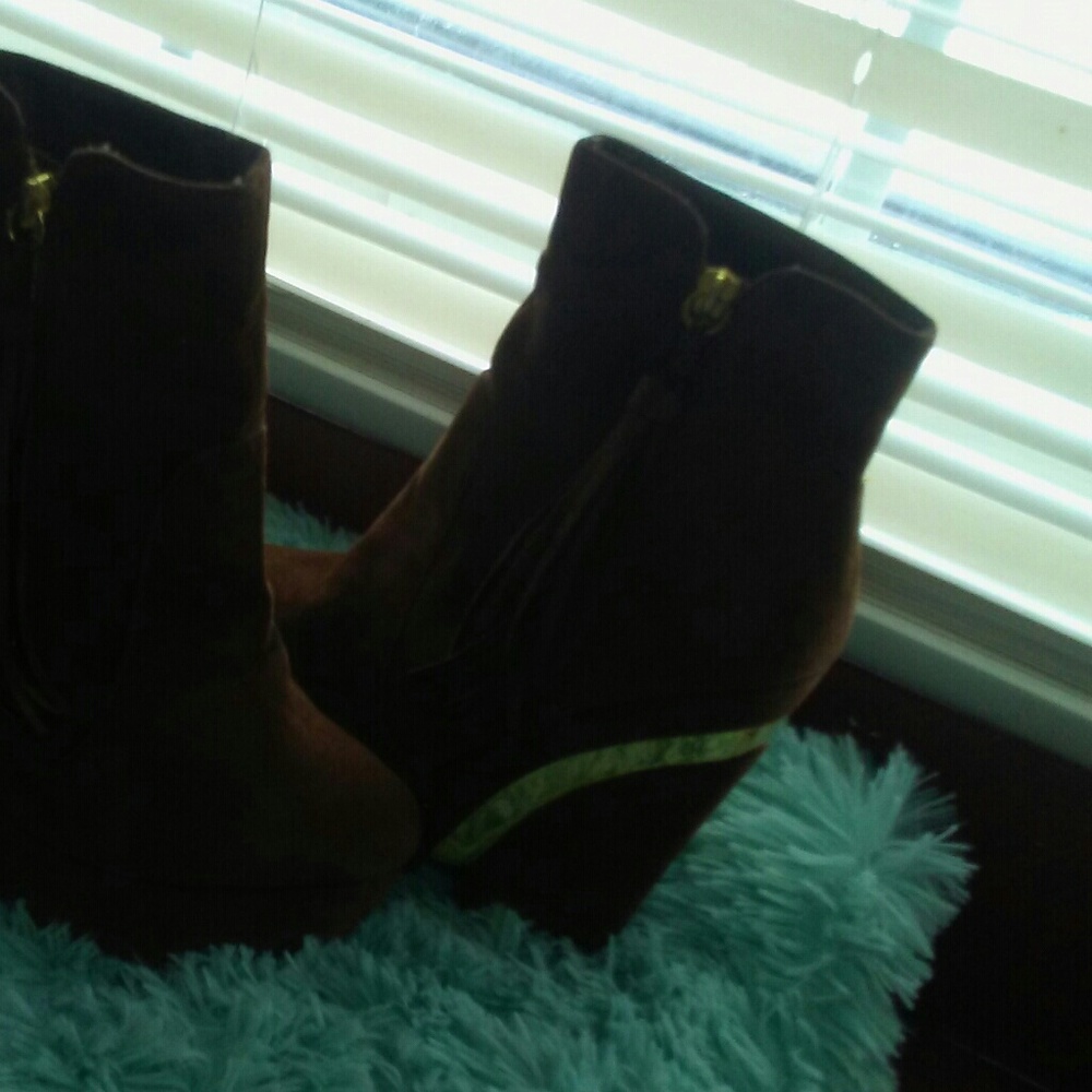 Shoes - Picture 2 of 2
